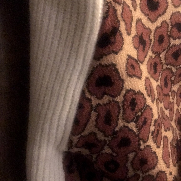 - Unique Choker Style Soft Leopard/White Rib knit Vintage Button Cuffs Sweater - Picture 8 of 8